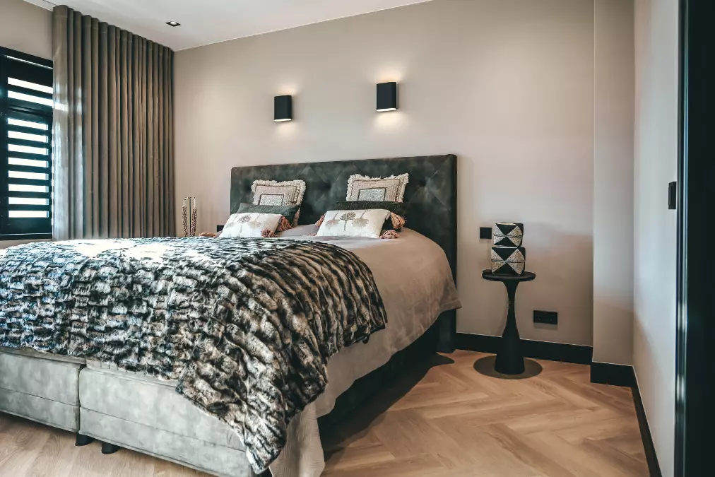 Binnenkijken in de luxe slaapkamer van Laura