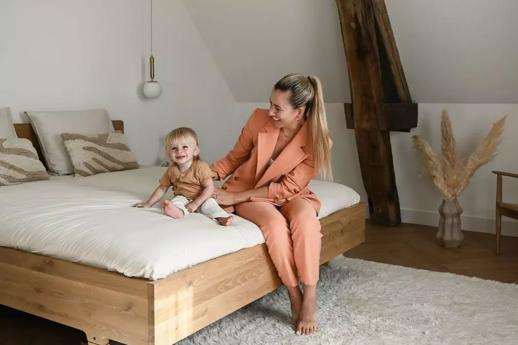 Binnenkijken in de minimalistische slaapkamer van Angela